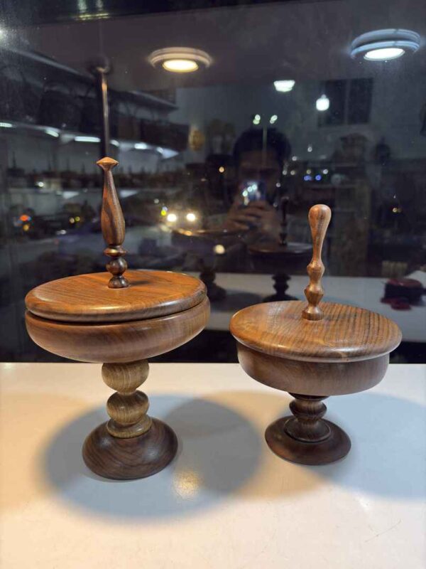 شکلات خوری پایه دار چوبی (پت و مت)