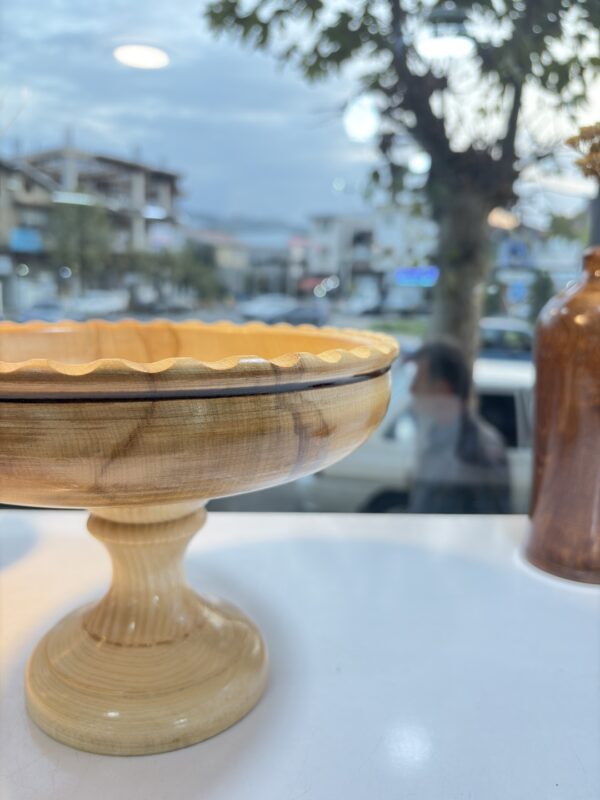 میوه خوری پایه دار چوبی