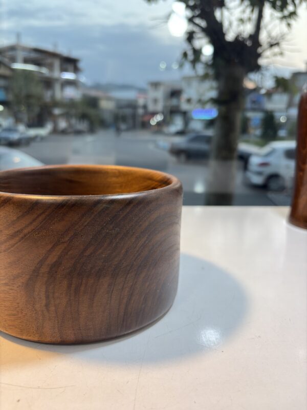 کاسه گردوی قدمت دار عمیق چوبی