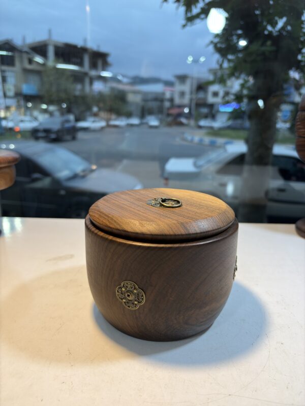 شکلاتخوری چوبی