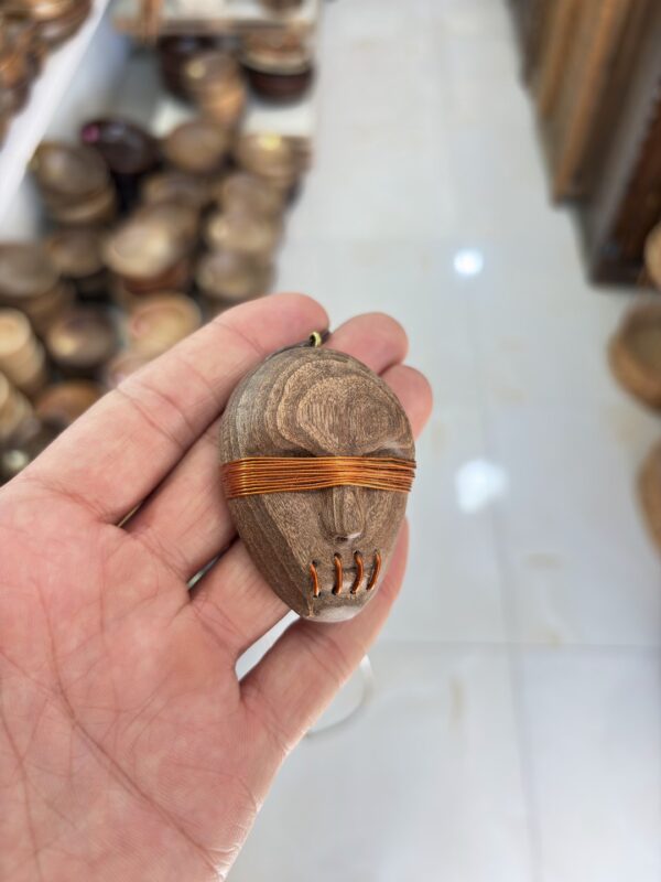 اکسسوری و آویز چوبی خودرو طرح آدمک